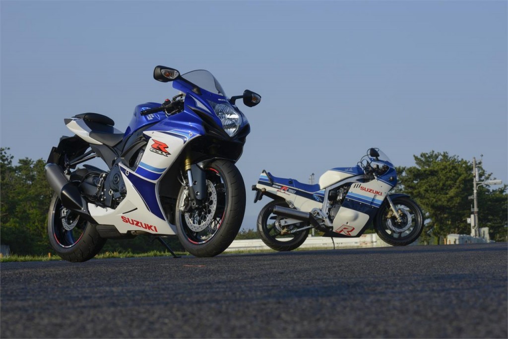 Aparentemente, a edição comemorativa não terá mudanças técnicas, só mesmo o esquema de cores. Bem que poderiam ter trocado a posição dos adesivos Suzuki e GSX-R