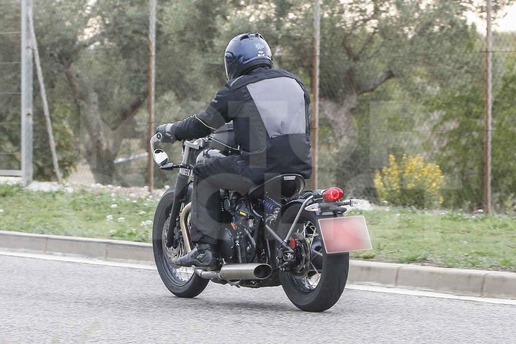 triumph_bobber_007_copy