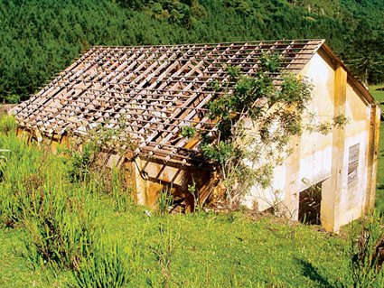phoca_thumb_l_runas e vista da antiga fbrica de papel itaja    na localidade de pinheiro marcado