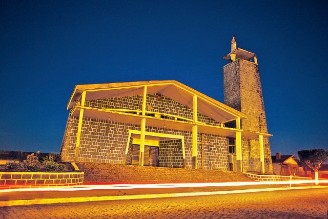 phoca_thumb_l_vista noturna da igreja matriz - plnio bordin fonte letras brasileiras