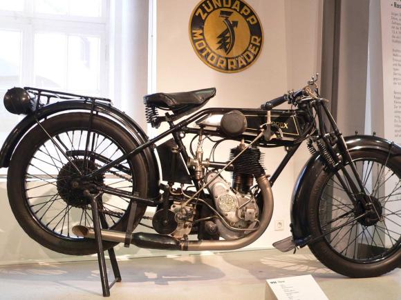 A Horex de 1926 foi uma das primeiras motocicletas construídas por completo pela fabricante alemã - Divulgaçã