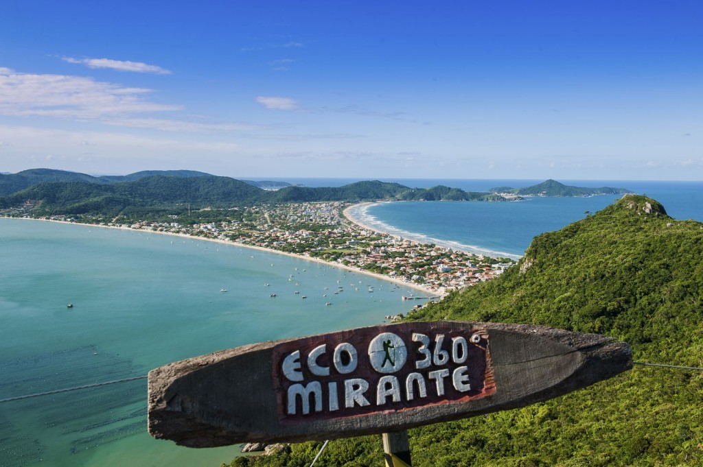 Mirante-Eco-360º-A-Esquerda-Praia-De-Zimbros-A-Direita-Canto-Grande-E-Mariscal-Bombinhas4479-1024x681