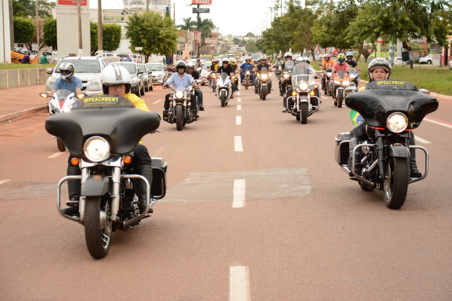 Motociclistas-em-apoio-aos-motoristas-na-br-