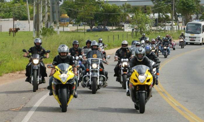 MOTOS