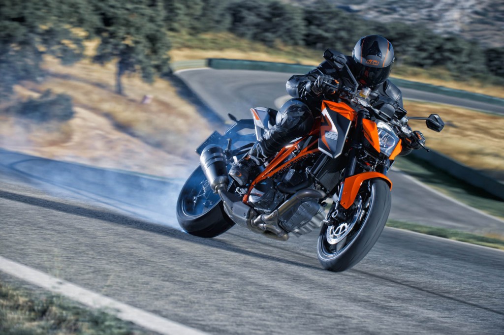 1290r_action-1024x681