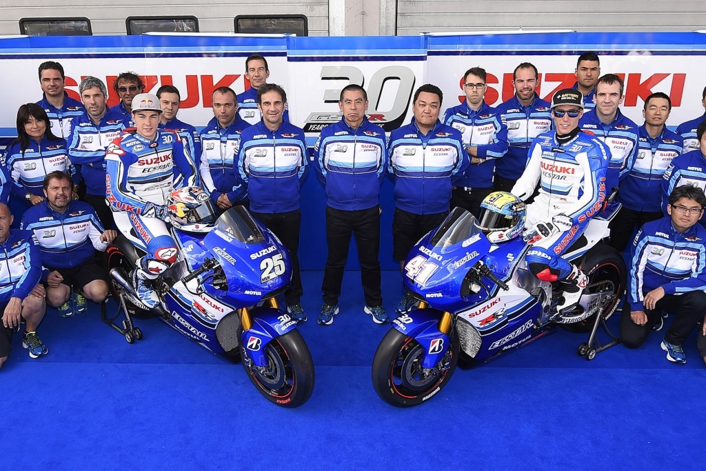 Equipe Suzuki Ecstar da MotoGP também usará a roupagem comemorativa nas motos, nos macacões dos pilotos e uniformes