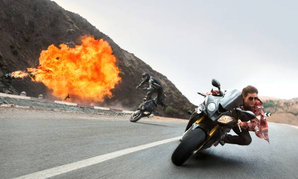 P90177610-ethan-hunt-tom-cruise-on-the-bmw-s1000rr-in-mission-impossible-rogue-nation-03-2015-600px