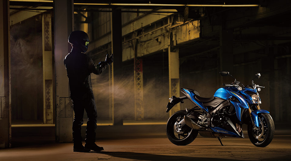 GSX-S1000AL6_Action_2