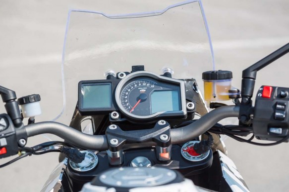 ktm-super-duke-GT-painel