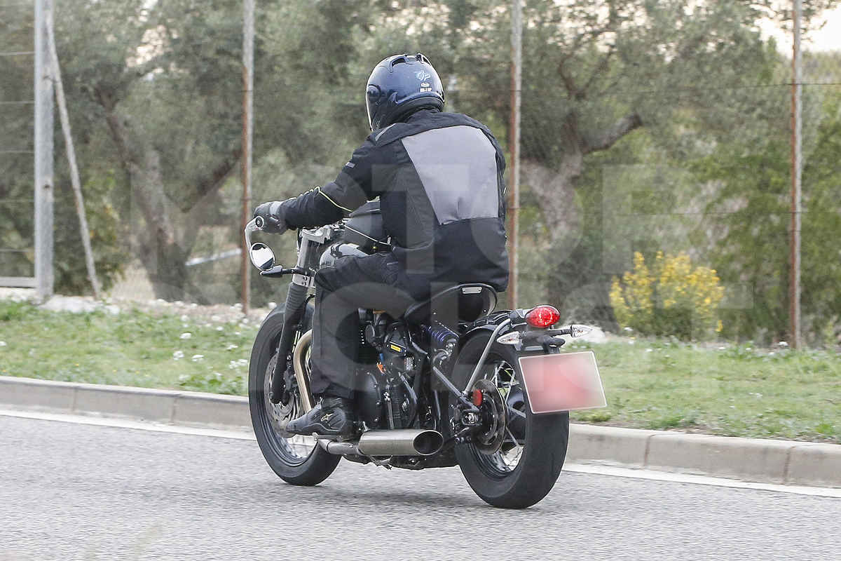 triumph_bobber_007_copy
